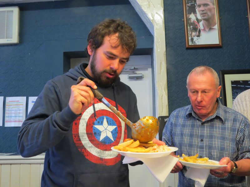 Martin Connor stress tests a paper plate!<br>Colin Wood gets ready to dive out of the way